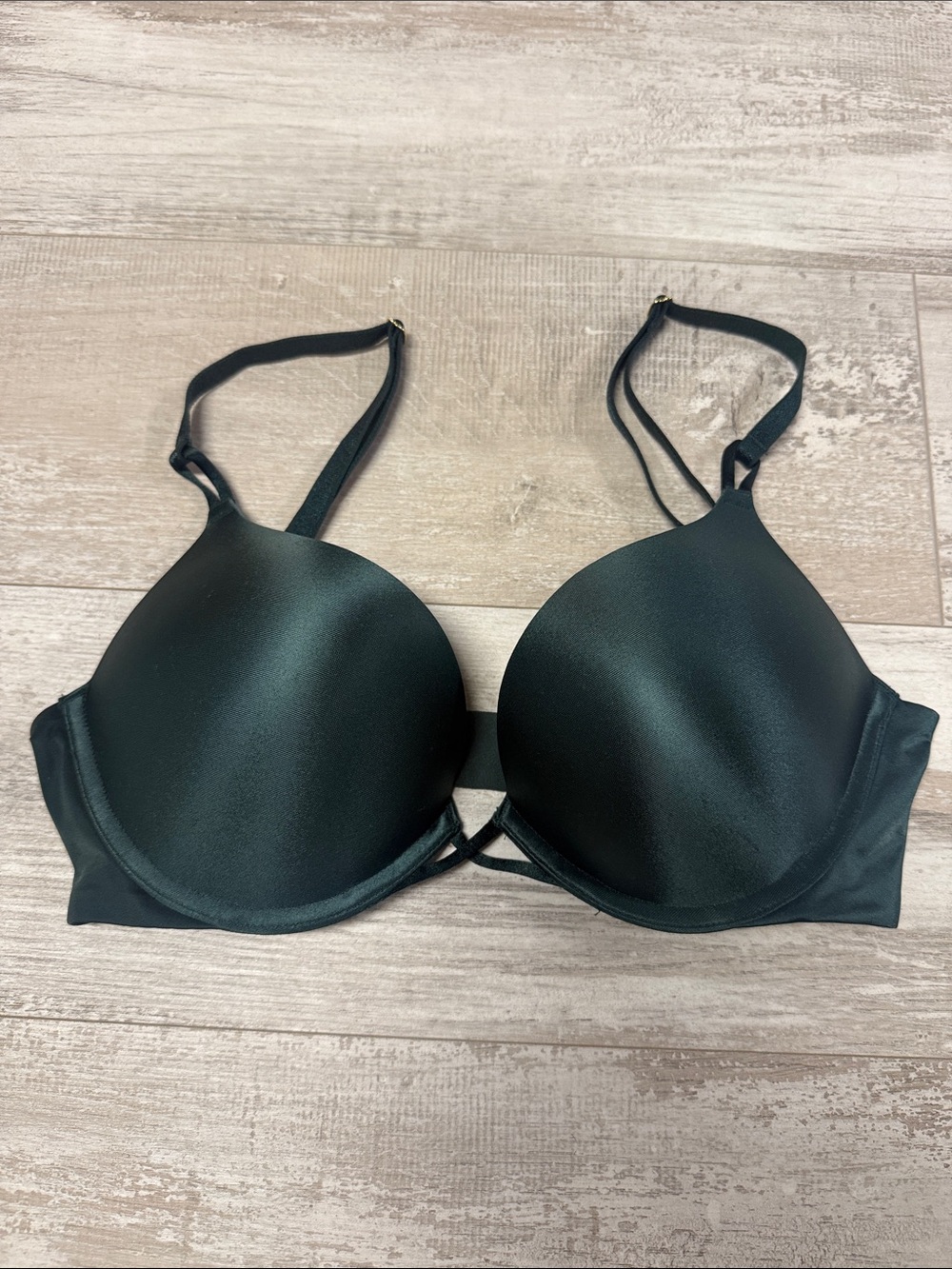 Victoria’s Secret bombshell push-up bra